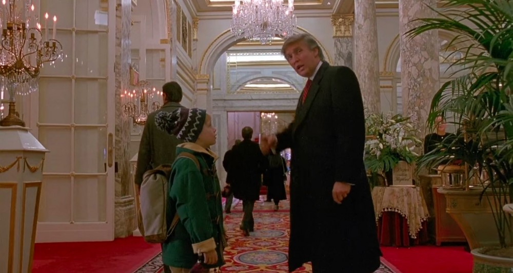 FOTO/VIDEO: Donald Trump ar putea fi tăiat din scena faimoasă din „Singur Acasă 2”